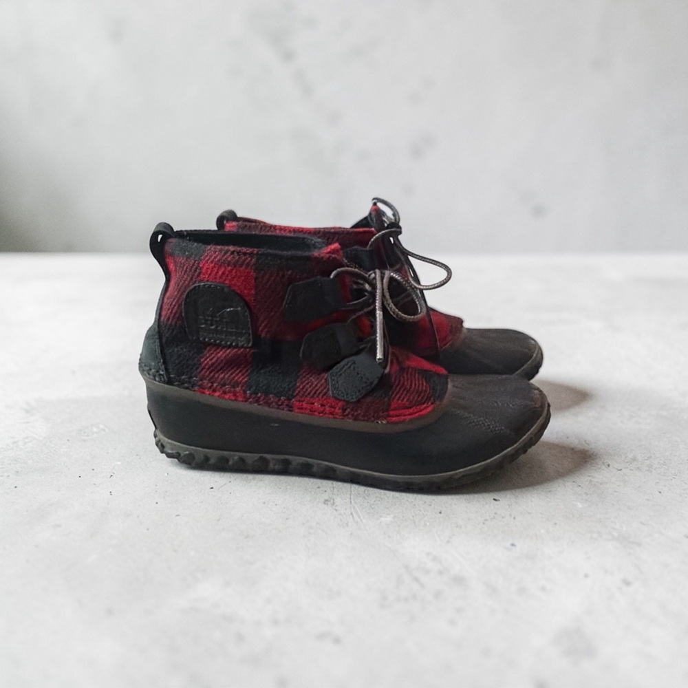 SOREL Out N About Duck Boot Red Black Buffalo Plaid Women’s Size 8 Waterproof